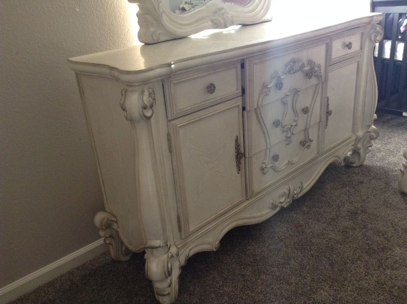 Acme Versailles Dresser in Antique White