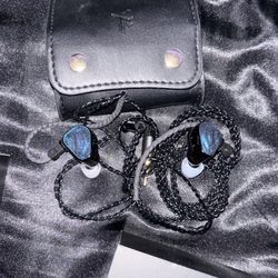 Double Dynamic Iem’s With Detachable Cables