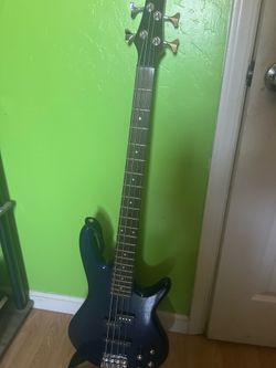 Ibanez GSR200 base guitar