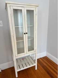 Cabinet/Hutch