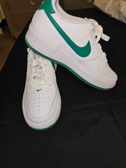 White/green Nike Air size 6Y