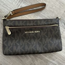 Michael Kors Wristlet 