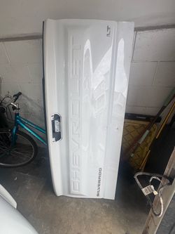 2020-2026 Chevrolet 2500 LT Tailgate