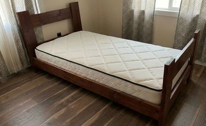‼️HARDWOOD TWIN BED WITH A MATTRESS in a great condition ‼️ PLEASE, CHECK MY OTHER LISTINGS AND FOLLOW