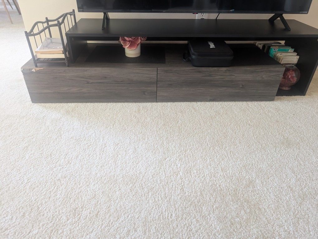 TV STAND/ Fits TV screen up to 80-inch