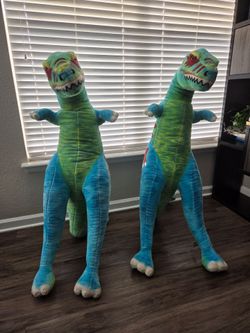 Dinosaur statues