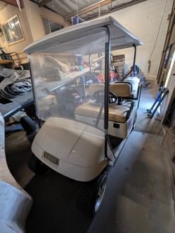 E-Z-GO TXT golf cart
