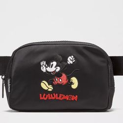 Disney x lululemon Everywhere Belt Bag 1L Mickey 