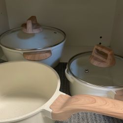 Beige Pots And Pans Set 