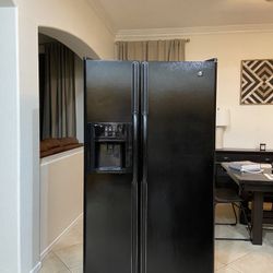 Maytag Refrigerator With Freezer 