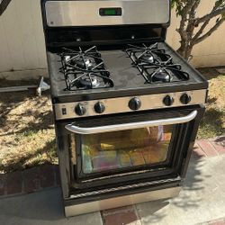 GE STOVE/ OVEN
