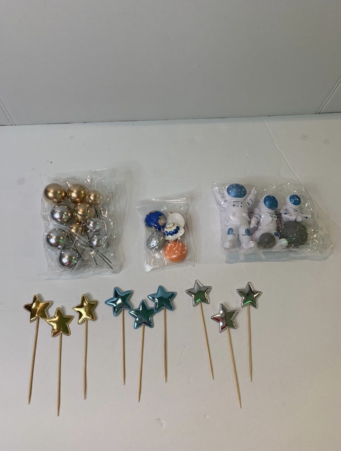 Astronaut Space Cake Toppers Space Cake Decorations 28 pieces. (H)