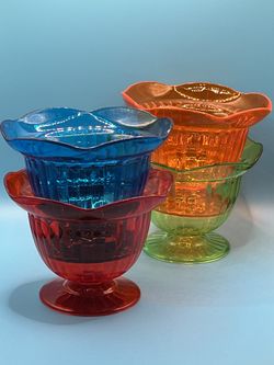 Adorable plastic Ice Cream bowls!