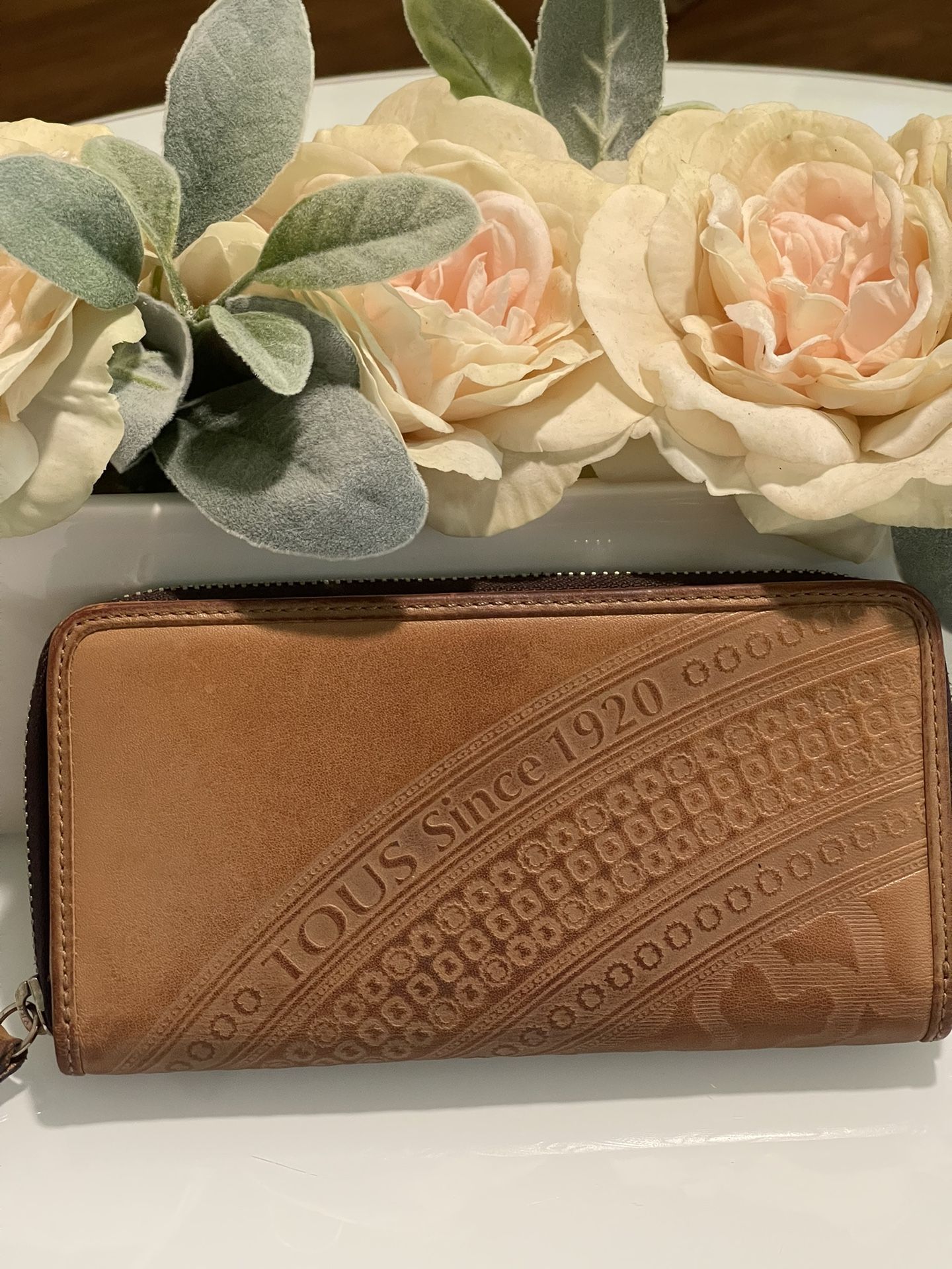 TOUS Since 1920 Zipper Wallet Tan Leather Engraved 