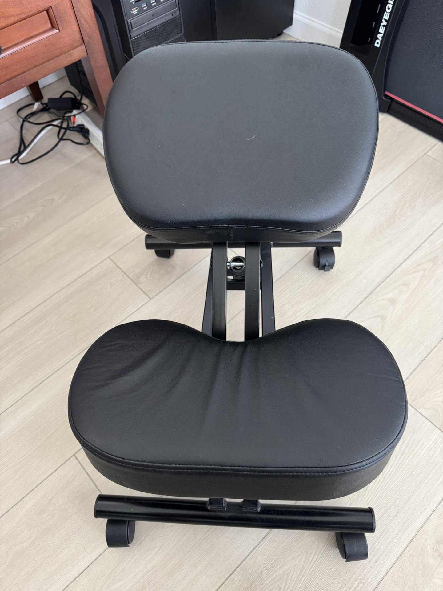 Ergonomic Kneeling Chair