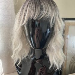 NWOT new shoulder length wavy black to white ombré balayage synthetic wig 15 inches halloween anime cosplay