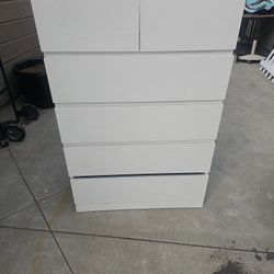 Dresser White  2 Small 4 Regular 