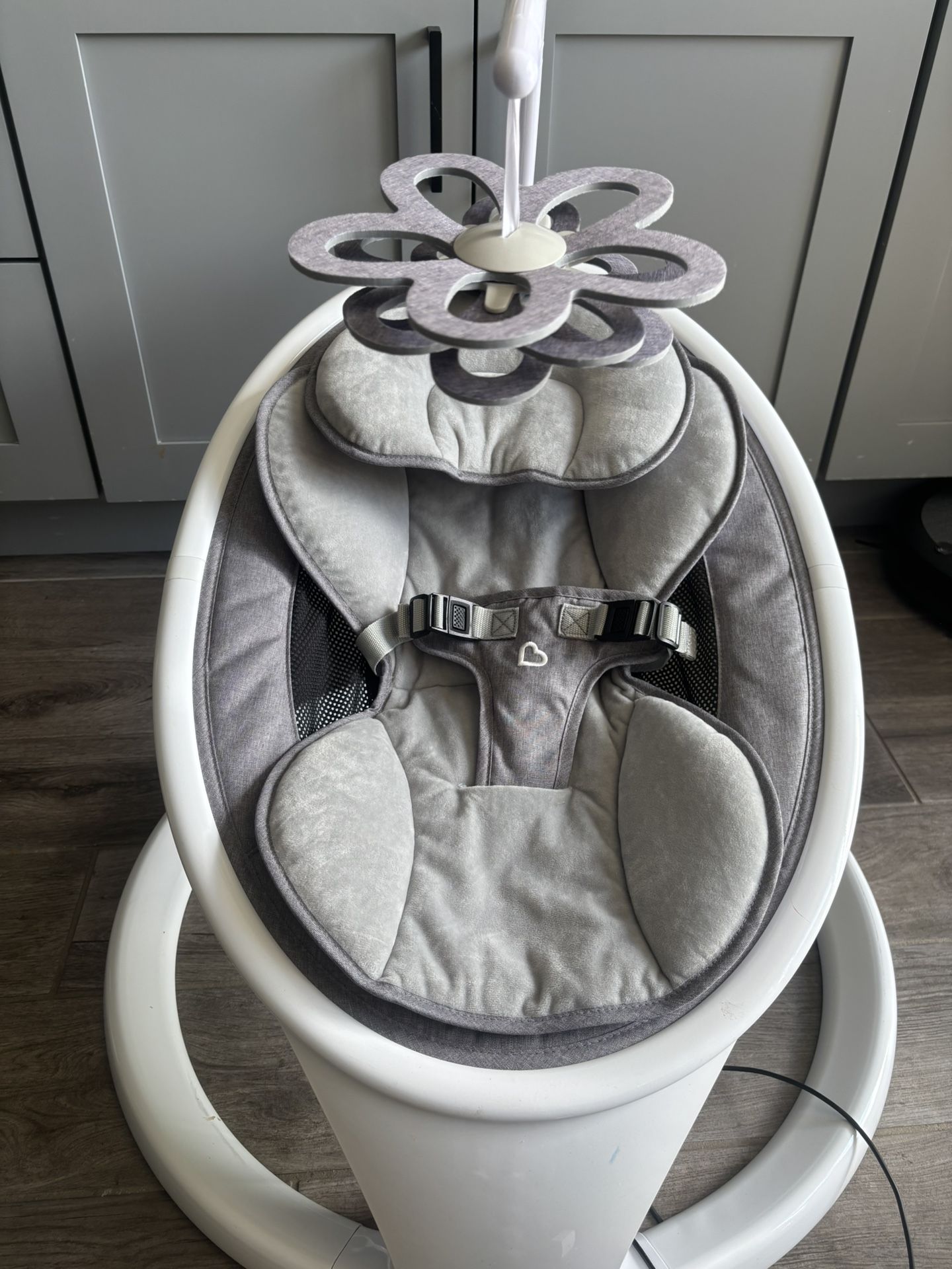Munchkin Swing With Mobile