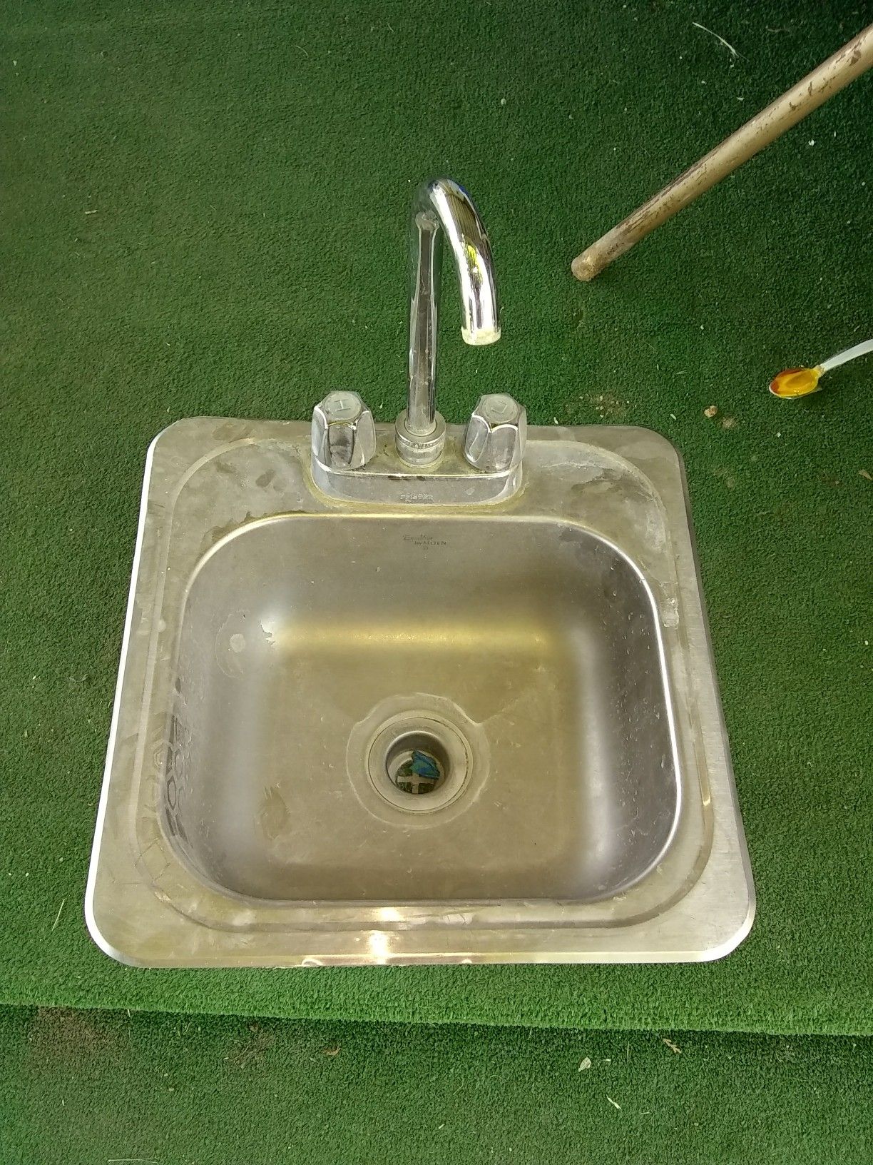15x15 bar sink