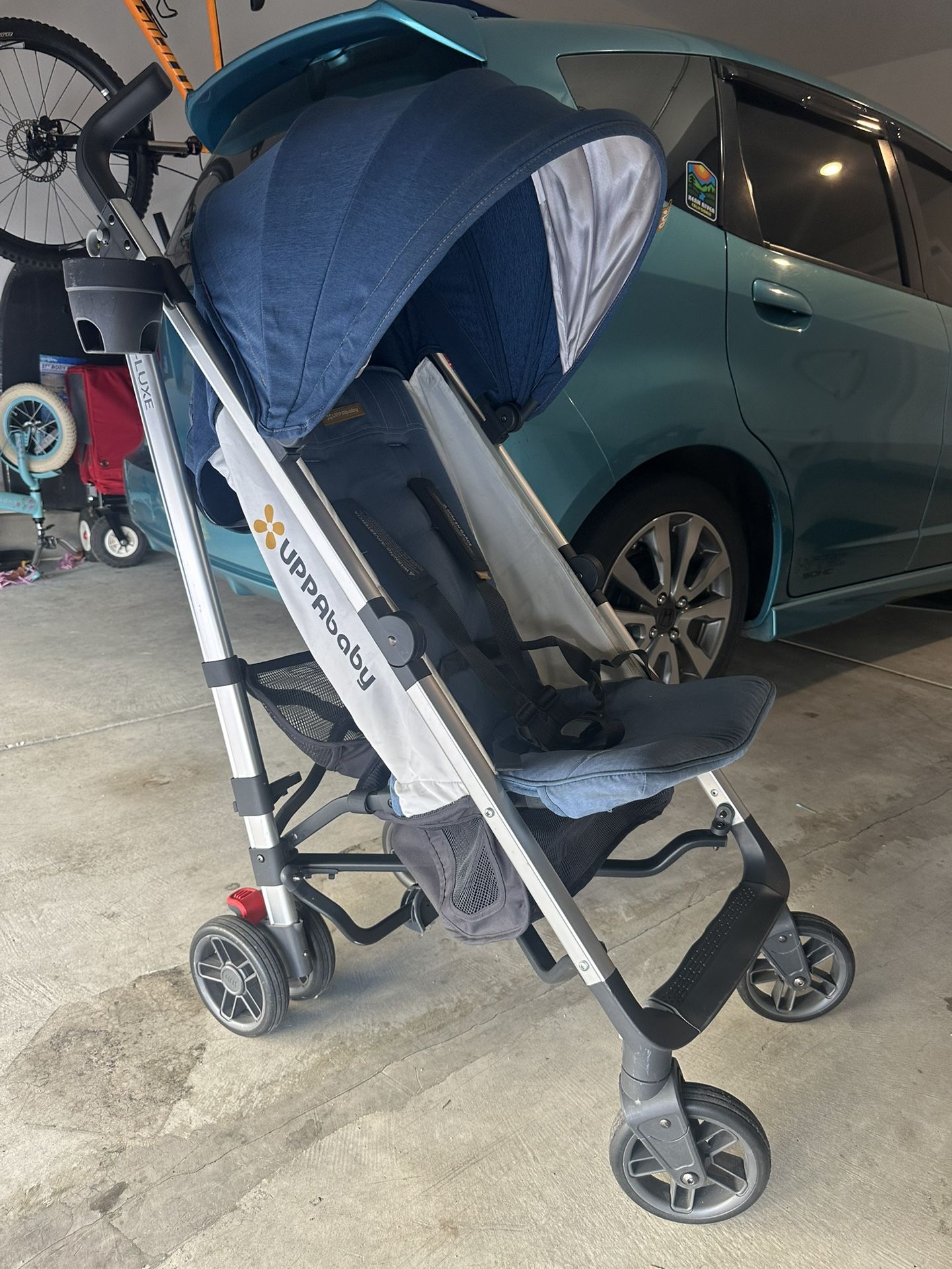 Uppababy G-LUXE stroller (blue/white)