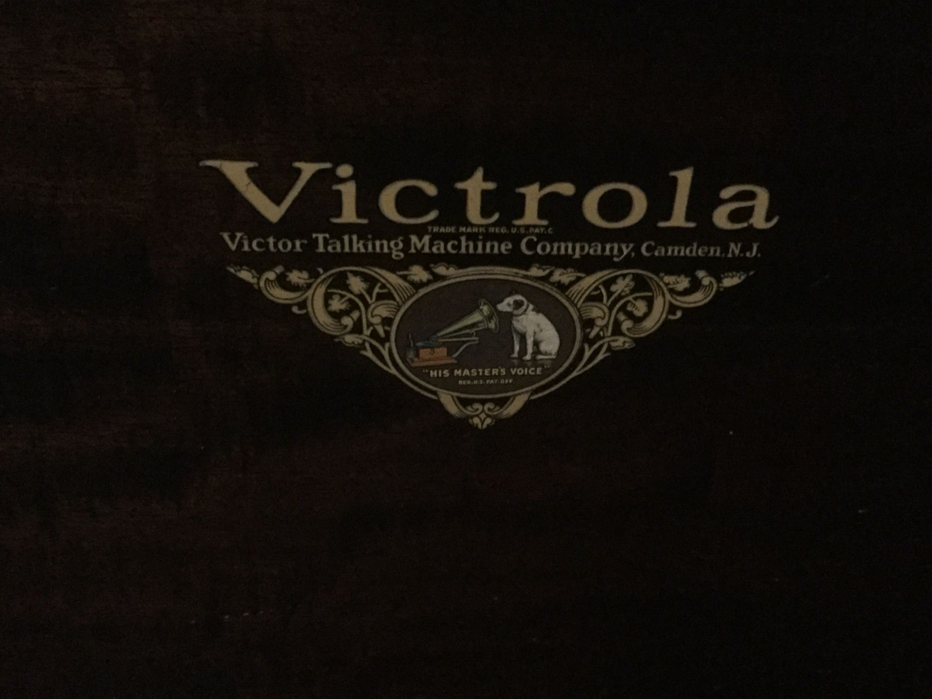 AntVictrola Talking Machine Company/ Record Player