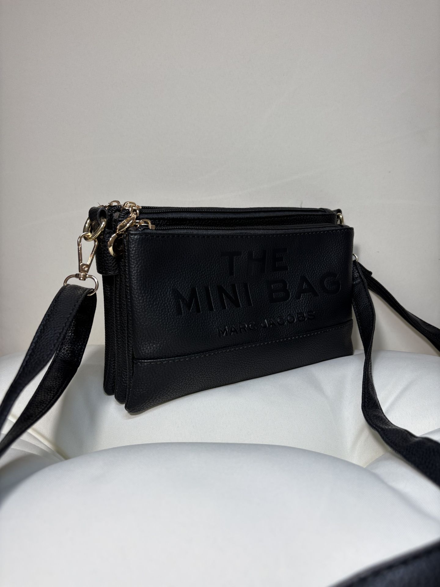 Handbag 👜 Swipe For More Pictures