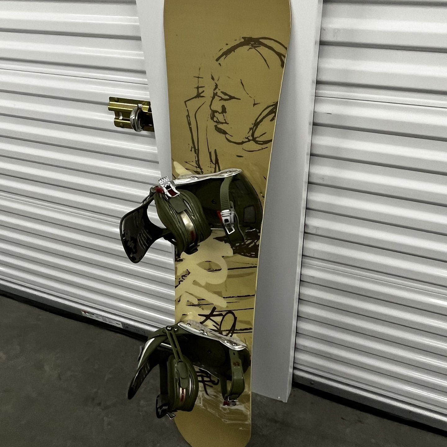 Morrow Truth 148cm Snowboard With Ride Bindings for Sale in Las