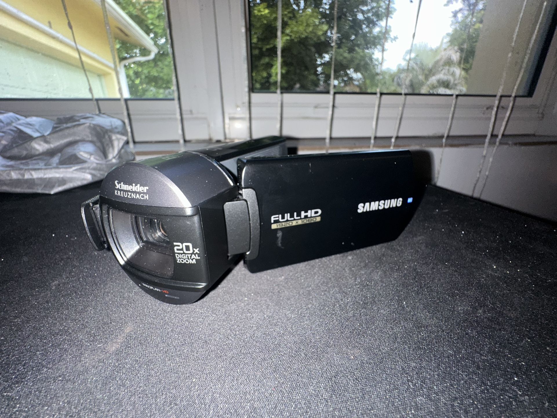 Samsung HMX-Q10BN Camcorder 1920x1080