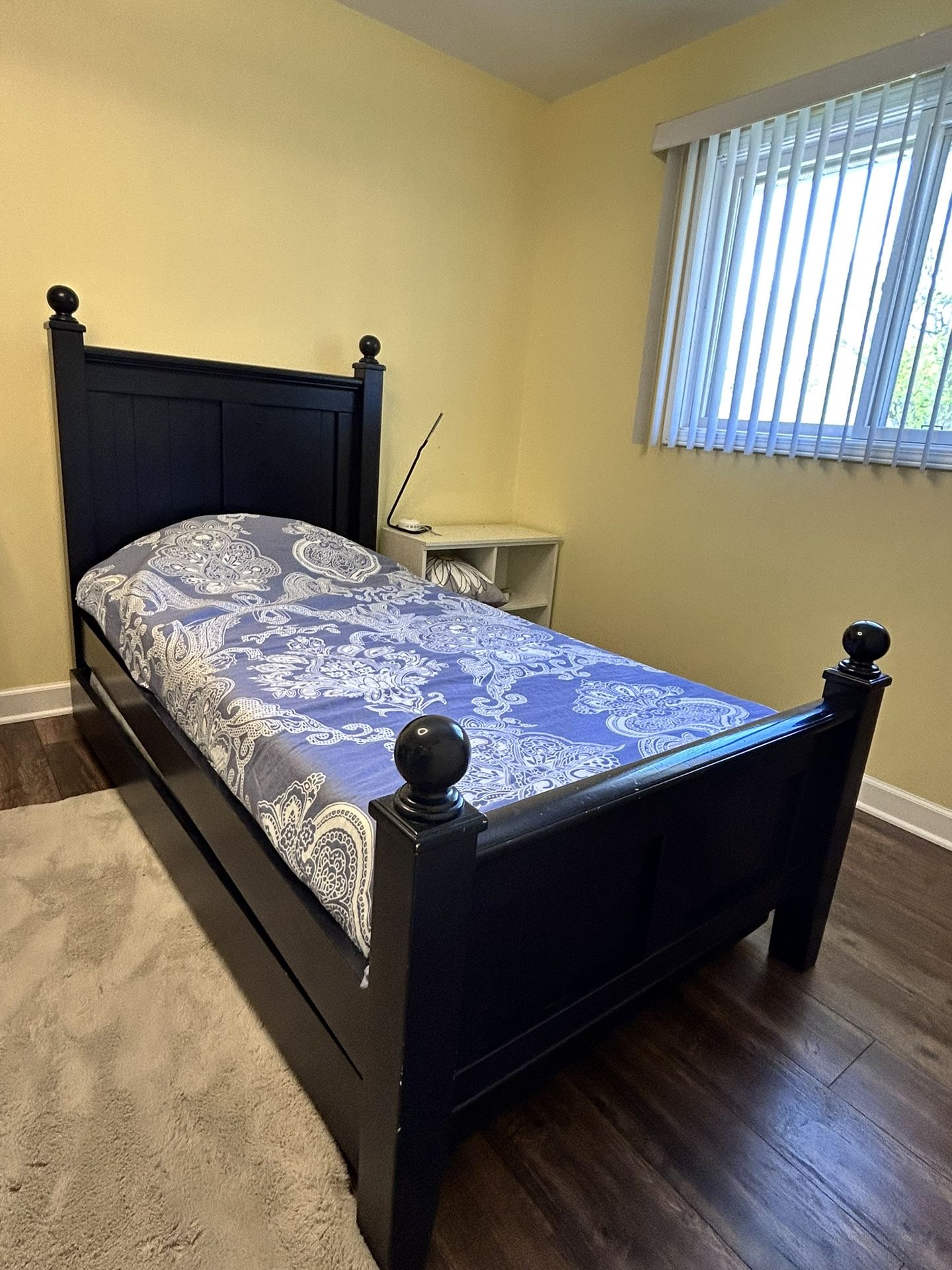 Land Of Nod Twin Size Bed With Trundle