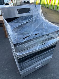 Samsung Stainless Steel Electric Range / Oven – Clean & Ready to Use – $200