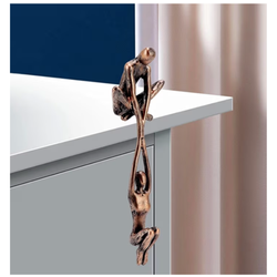 Couples sculpture