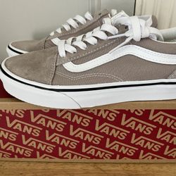 Vans Old Skool Women's Shoes - Size 6 -BRAND NEW - never worn - Cash Only. Price Is Firm