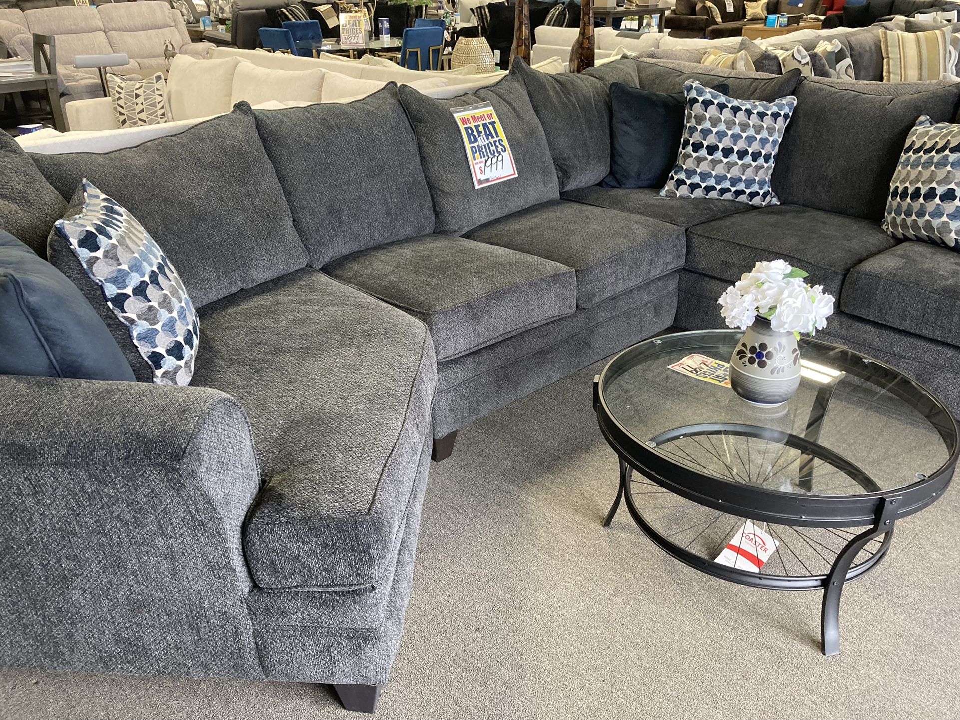 Beautiful Sectional 🤍 Free Delivery 📦 Easy Financing