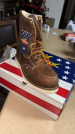 NEW IN BOX THOROGOOD LACE UP STEEL TOE