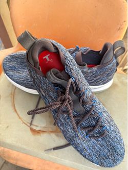 Men shoes size 12