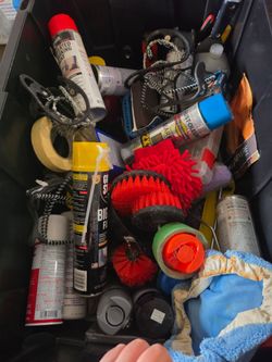 Mixed tote ramdon items, paint and other items