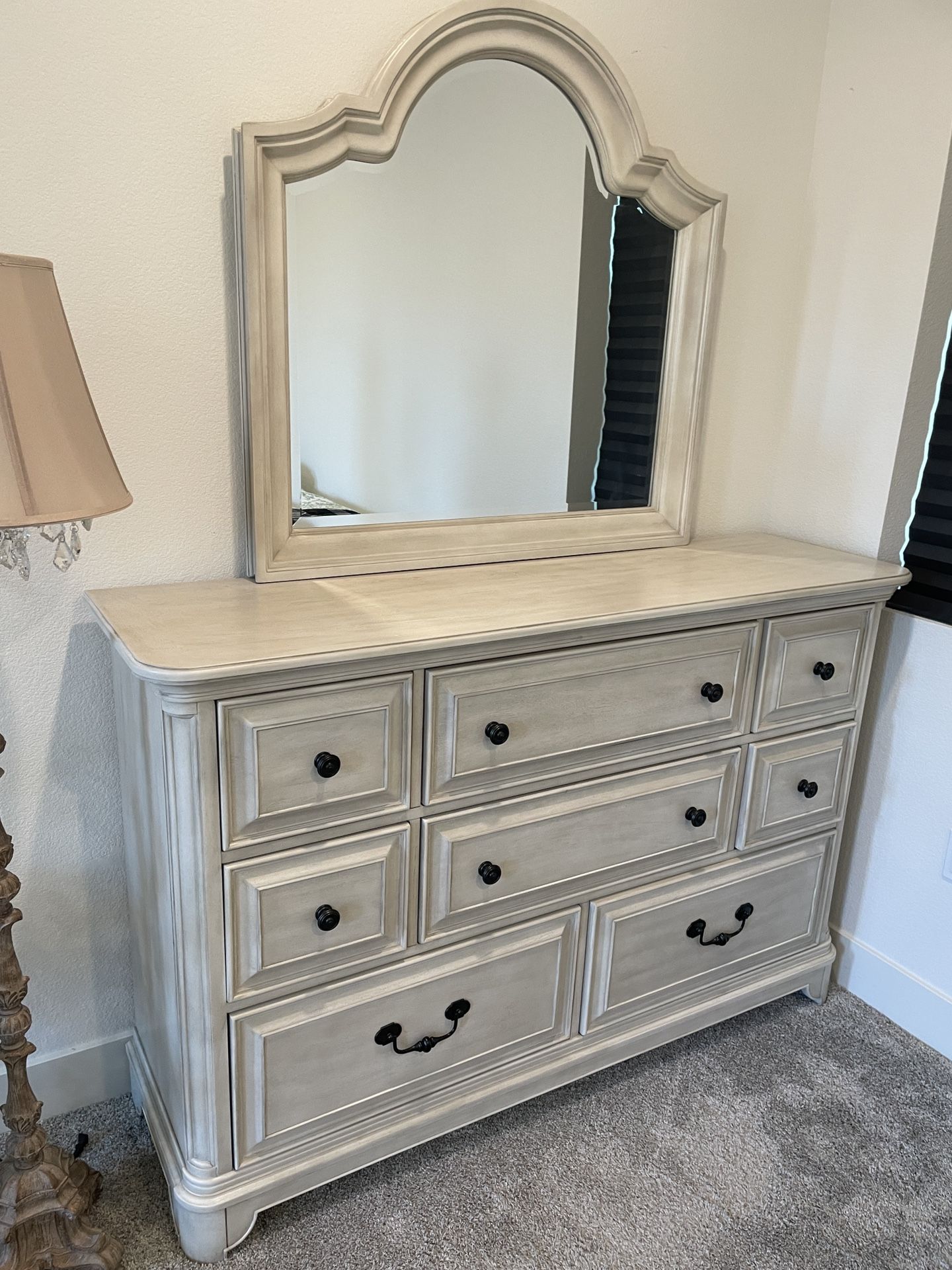 Kincaid Tall 8-Drawer Wood Dresser | Mirror