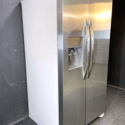 New Frigidaire 26 Cu Ft Side by Side Fridge