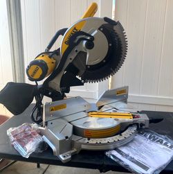 DeWalt 15 Amp Corded 12" Compound Double Bevel Miter Saw