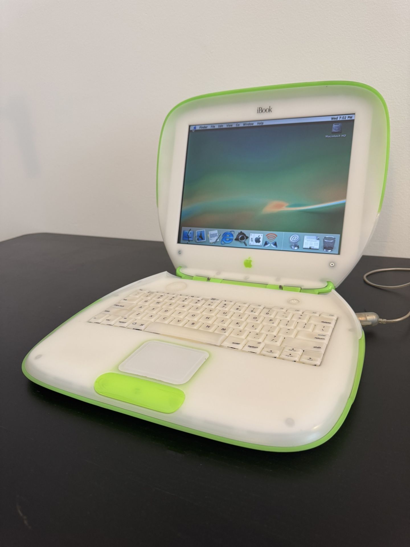 Vintage Apple iBook G3 Clamshell Laptop Key Lime Year 2000