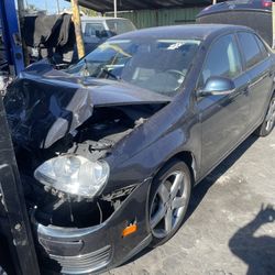 2010 VW Volkswagen Jetta for parts