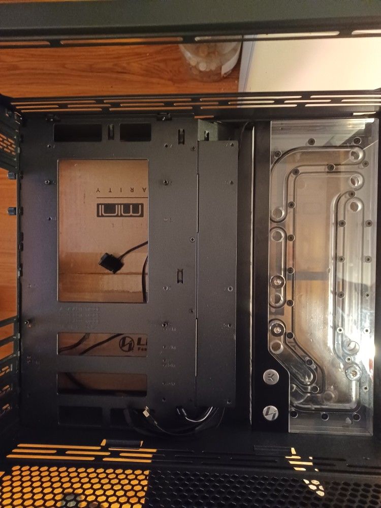 Lian Li O11 Dynamic Mini Case/ EKWB O11 Distro Plate