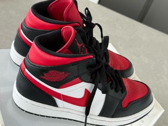 Jordan 1 Mid "Bred Toe" Fire Red - Women’s 8 / Men’s 6.5