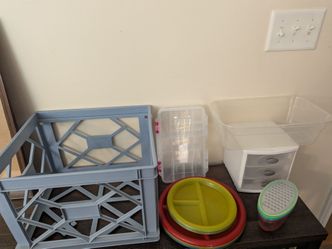 Small Lot of Serving and Storage Containers