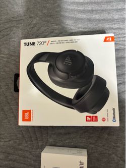 Head an earphones both sets