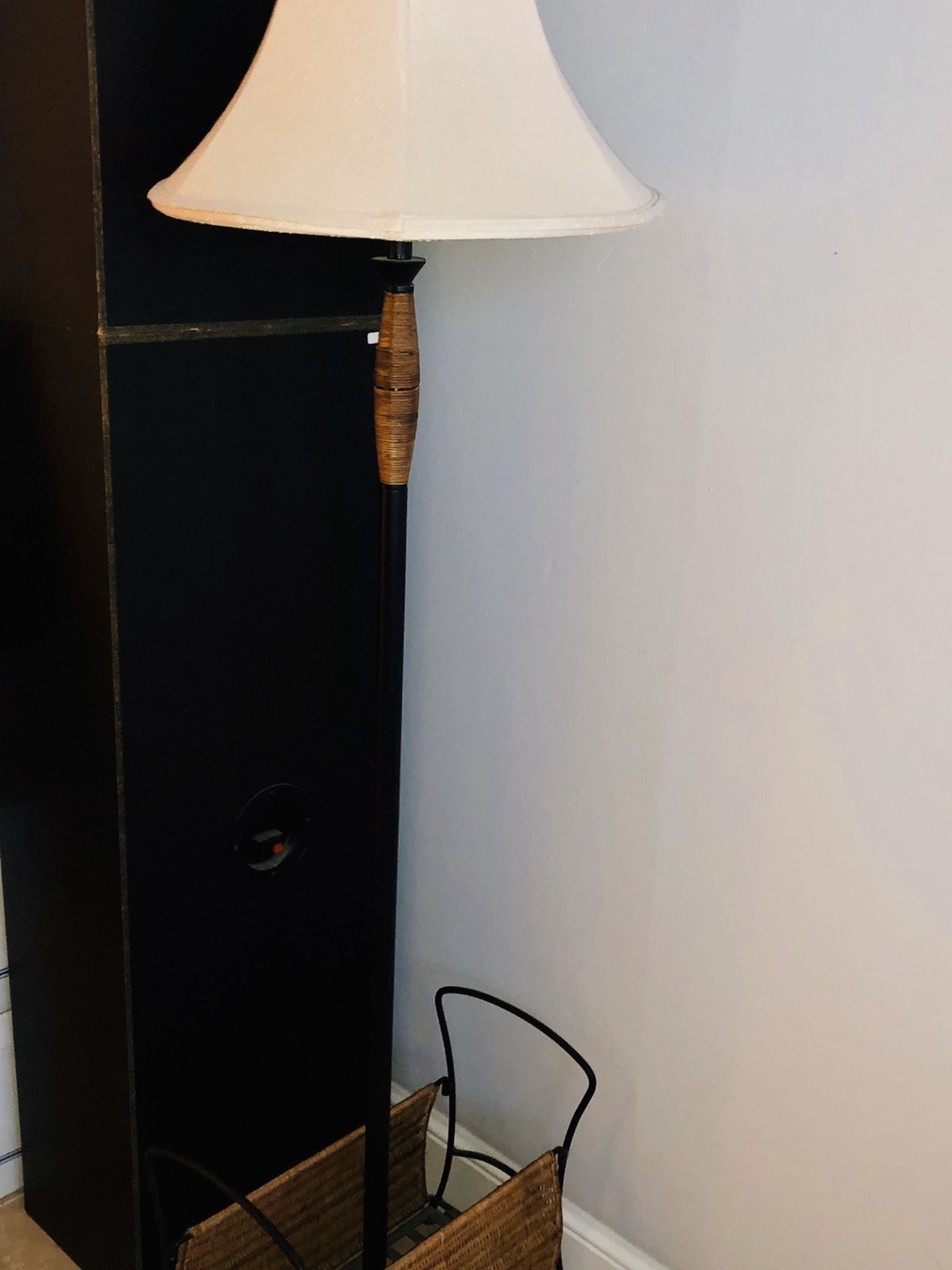 Standing Floor Lamp With Magazine Rack