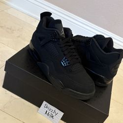 ‼️‼️FREE SHIPPING SIZE 9 AIR JORDAN 4 RETRO BLACK CAT