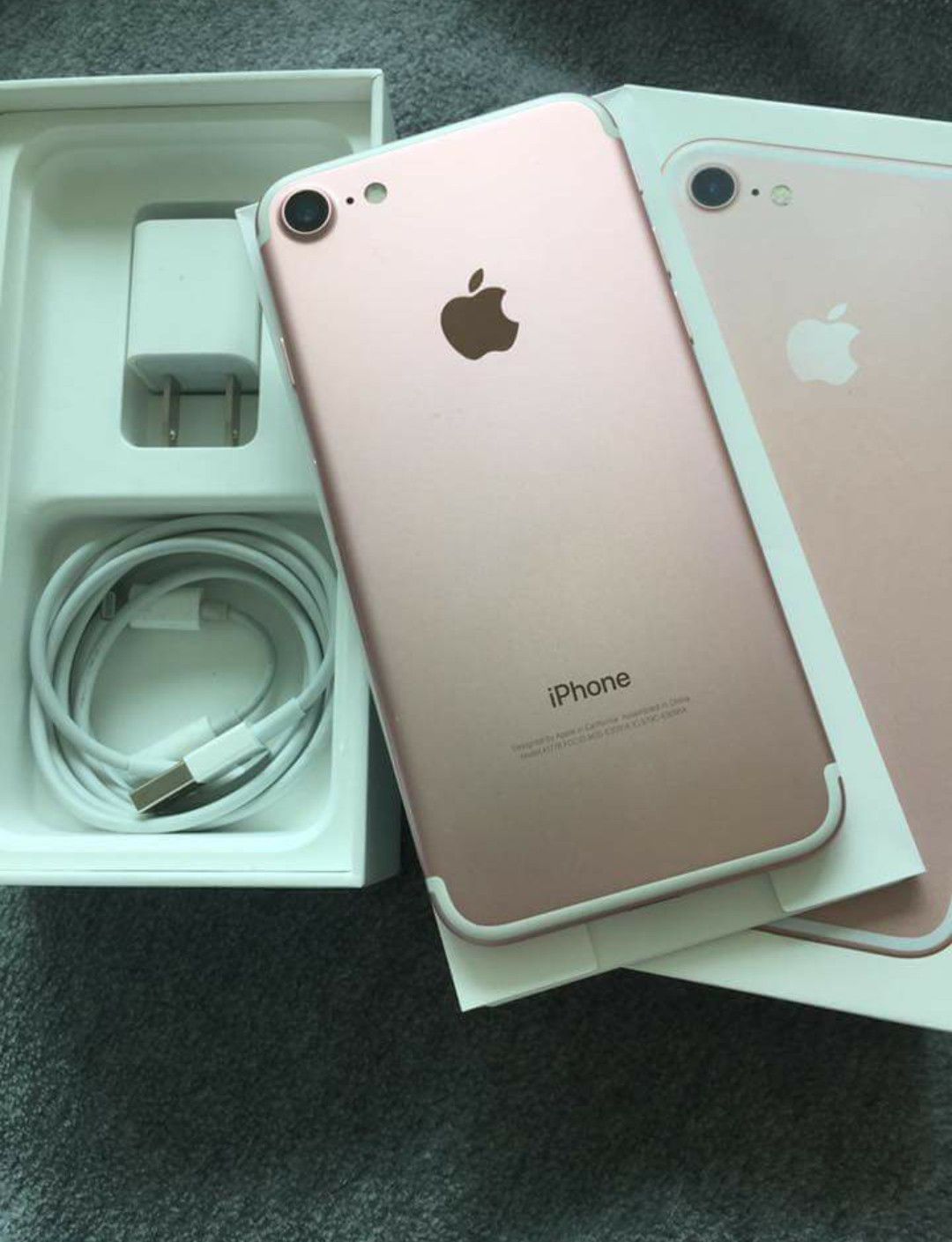 iPhone 7 32GB. Factory Unlocked and Usable with Any Company Carrier SIM Any Country