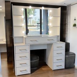 Glass Top Vanity Desk with Mirror and Lights, Large Vanity Makeup Mirror Desk with Charging Station Compartment Storage Drawers, Modern Makeup Vanity 