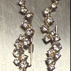 Sparkle and shine with these vintage diamond cluster earrings—each curve glimmers in genuine gold for a luxe, statement look.